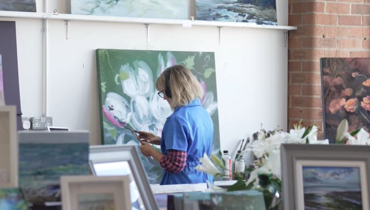 Artist painting at Sunny Bank Mills